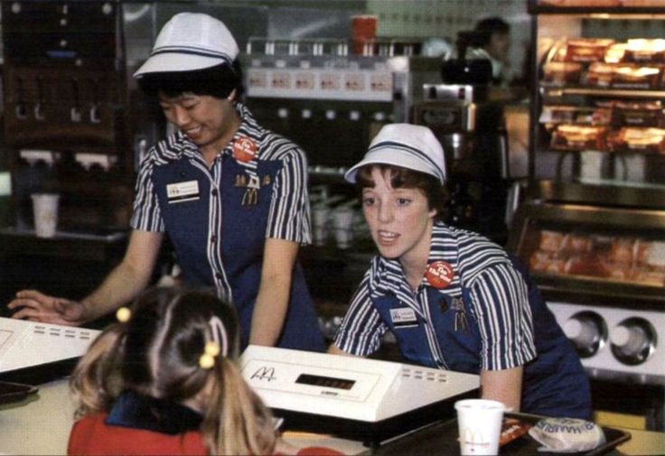 80s fast food chain team serving